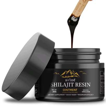 <p>Le shilajit est une résine naturelle noire ou marron, riche en minéraux, oligo-éléments et acide fulvique, qui se forme dans les montagnes de l'Himalaya et d'autres chaînes montagneuses d'Asie centrale. Elle est issue de la décomposition lente de matière végétale et de matières organiques, et est souvent utilisée en médecine ayurvédique pour ses propriétés revitalisantes et toniques. <br></p>
